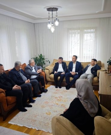 Öztürk ve Şengüloğlu, bayramda şehit ailelerini yalnız bırakmadı