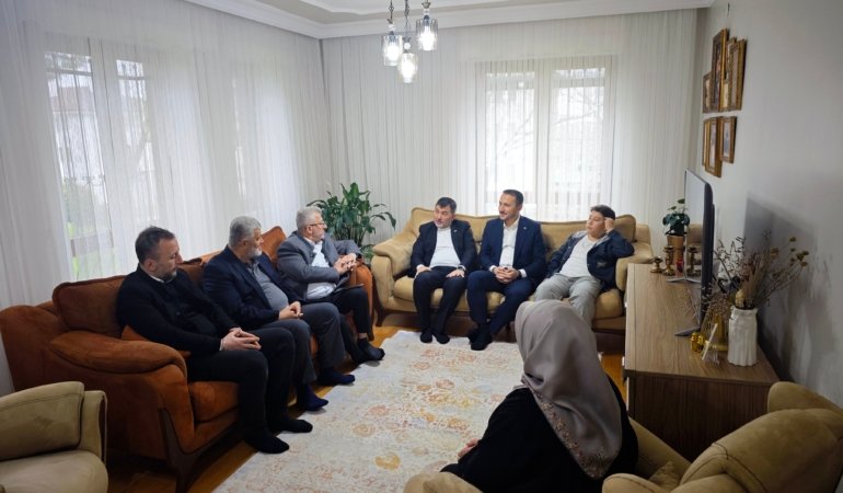 Öztürk ve Şengüloğlu, bayramda şehit ailelerini yalnız bırakmadı