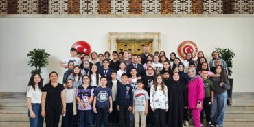AK Parti Düzce Milletvekili Ercan Öztürk, minik misafirlerini meclis’te misafir etti